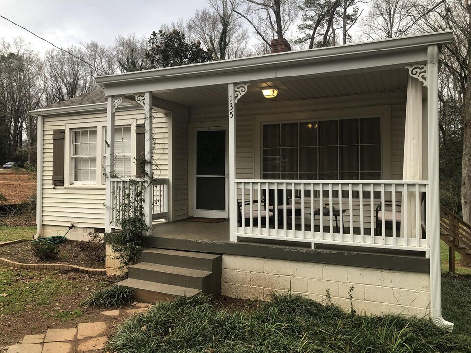 135 Oakland Way in Athens, GA - Building Photo