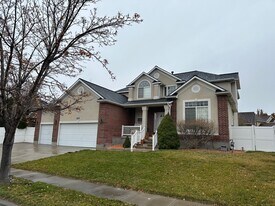 2824 W Ivory Way in Taylorsville, UT - Building Photo