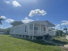 6980 41st Ave N in Riviera Beach, FL - Building Photo