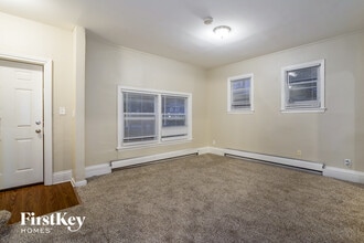 709 Porter St in Waukegan, IL - Foto de edificio - Building Photo