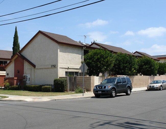 17762 Cameron St in Huntington Beach, CA - Building Photo - Building Photo