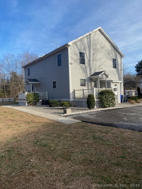 28 Mill Plain Rd in Branford, CT - Building Photo