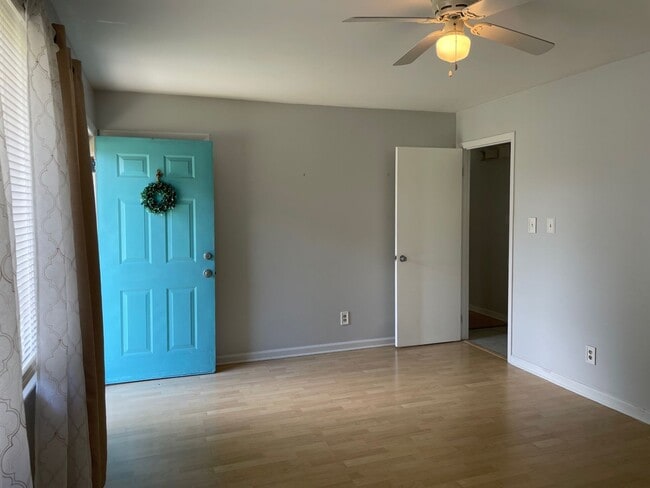 4201 Sacramento Dr in Greensboro, NC - Building Photo - Building Photo