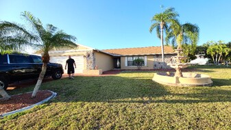 1115 SE 30th Terrace in Cape Coral, FL - Building Photo