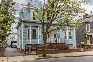 309 Columbia St, Unit 309 in Cambridge, MA - Building Photo