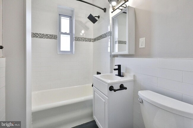 4247 Locust St, Unit 0B-307 in Philadelphia, PA - Foto de edificio - Building Photo