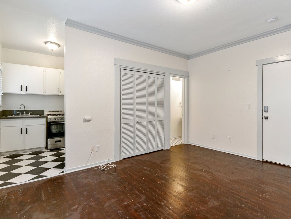 330 Cedar Ave, Unit 104 in Long Beach, CA - Building Photo