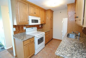 133 Abbott Farm Ln in Hudson, NH - Building Photo - Building Photo