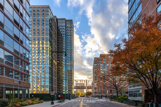 Riverwalk Heights in New York, NY - Building Photo - Building Photo