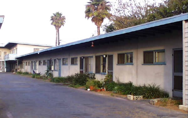 130 E 20th St in Costa Mesa, CA - Foto de edificio - Building Photo