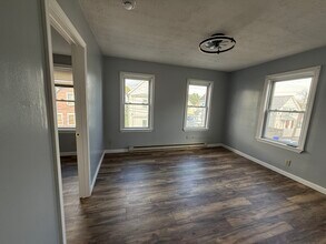 18 Meadow St in Taunton, MA - Building Photo - Building Photo