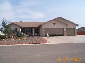 1693 Wetterhorn St in Montrose, CO - Building Photo