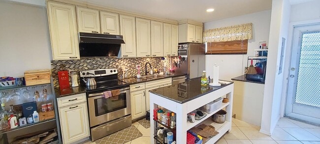 property at 2724 Garden Dr S