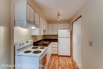 6320 SW Beaverton Hillsdale Hwy in Portland, OR - Building Photo - Building Photo