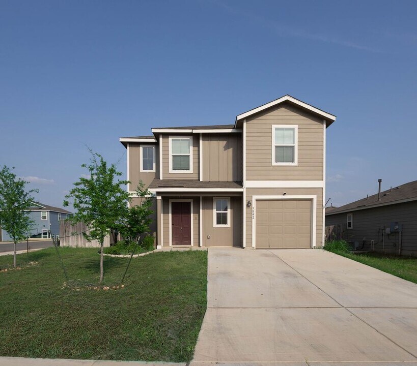9842 Spotted Rose in San Antonio, TX - Building Photo