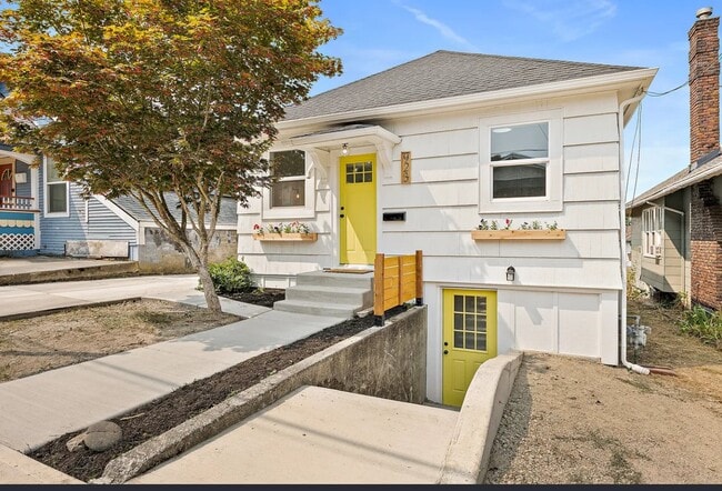 923 Pleasant Ave, Unit 1