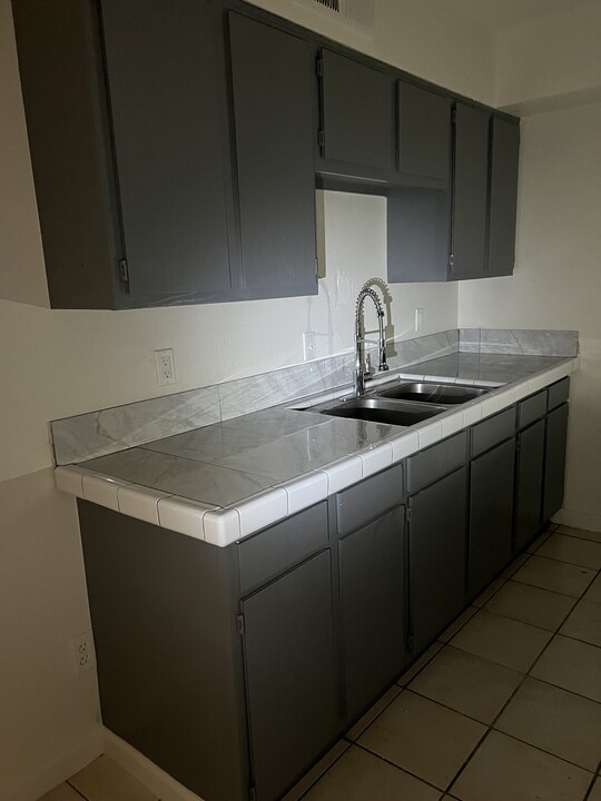 1340 E Vista Ave, Unit 4 in Phoenix, AZ - Building Photo