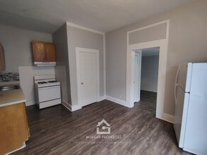 2420 Fletcher St in Anderson, IN - Foto de edificio - Building Photo