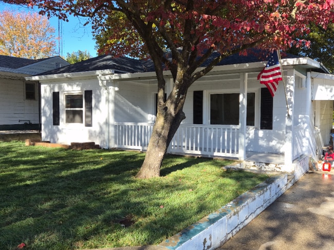 1010 Austin Ave in Lawrenceville, IL - Building Photo - Building Photo