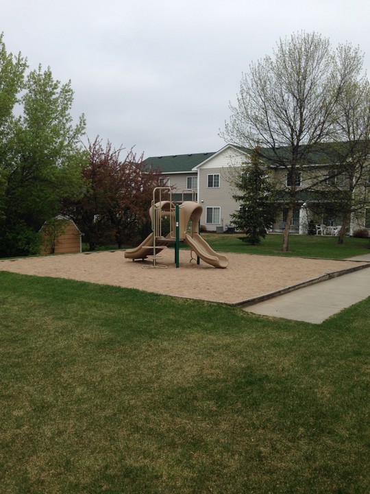 Heritage Terrace Townhomes in Warren, MN - Building Photo