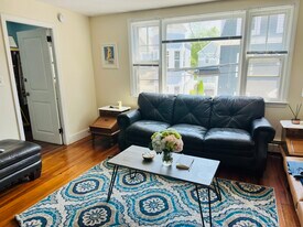 38 Howard St, Unit 2 in Newport, RI - Building Photo