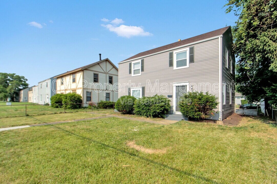 1047 S James Rd in Columbus, OH - Building Photo