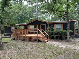 35 Amber Dr in Huntsville, TX - Building Photo