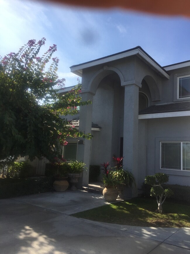 326 S Euclid St in Santa Ana, CA - Building Photo - Building Photo