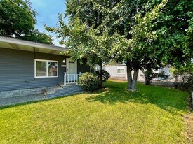 404 S 3rd St in Selah, WA - Building Photo