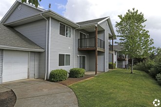 Gateway Village Apartments in Salem, OR - Building Photo - Building Photo