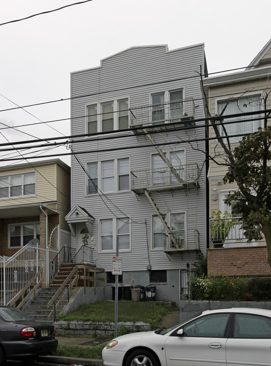 152 Seaview Ave in Jersey City, NJ - Building Photo