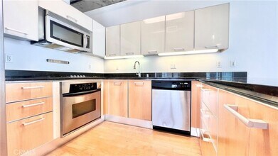 645 W 9th St, Unit 631 in Los Angeles, CA - Foto de edificio - Building Photo