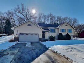 8009 Delano Way in Inver Grove Heights, MN - Building Photo