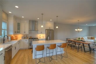 46 Park Ave in Stonington, CT - Building Photo - Building Photo