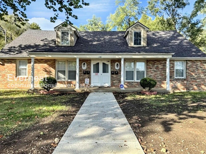 1303 NW Knox St in Blue Springs, MO - Building Photo