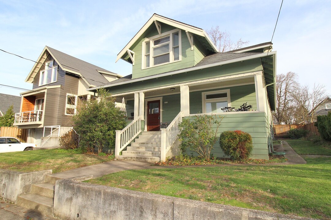 4826 NE 14th Pl in Portland, OR - Building Photo