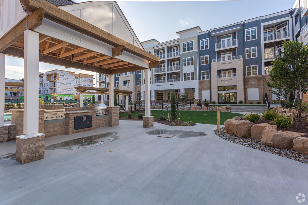 3800 Acqua at Bridgeport Apartments in Suffolk, VA