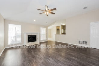 910 Bonanza Dr in Arlington, TX - Foto de edificio - Building Photo