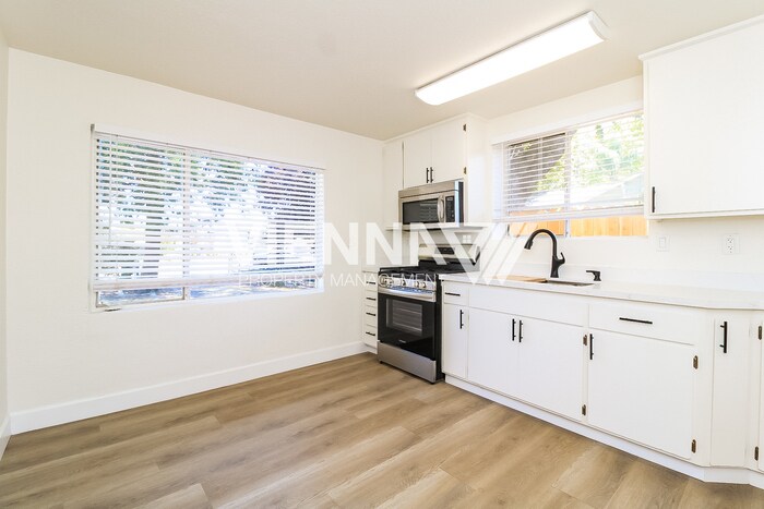 912 Shearer St in Roseville, CA - Building Photo