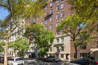 137 E 66th St in New York, NY - Building Photo - Building Photo