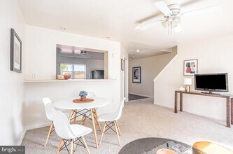 5237 Crowson Ave in Baltimore, MD - Building Photo - Building Photo