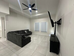 4018 Ave Fenix Dr in Laredo, TX - Building Photo - Building Photo