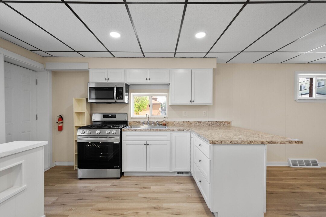 2405 Arlington Ave in Pittsburgh, PA - Building Photo