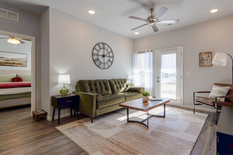Glengrove Apartments in Louisville, KY - Building Photo - Interior Photo