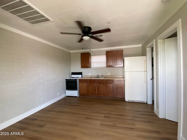 1595 W Mountain View Rd in Phoenix, AZ - Building Photo - Building Photo