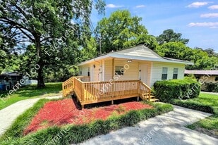 8134 Douglas Ave in Leeds, AL - Building Photo