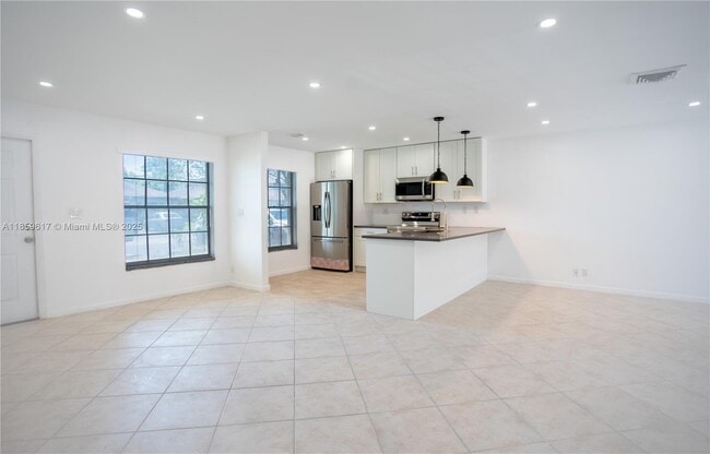 2615 SW 74th Terrace in Davie, FL - Building Photo - Building Photo