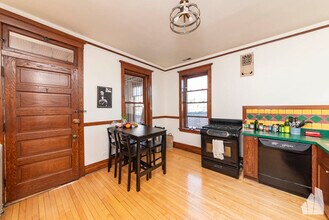 842 W Waveland Ave, Unit 3 in Chicago, IL - Building Photo - Building Photo