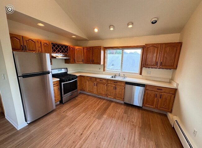 31 Woodbury Ave, Unit 3rd floor