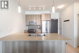 7058 14th Ave in Burnaby, BC - Building Photo - Building Photo